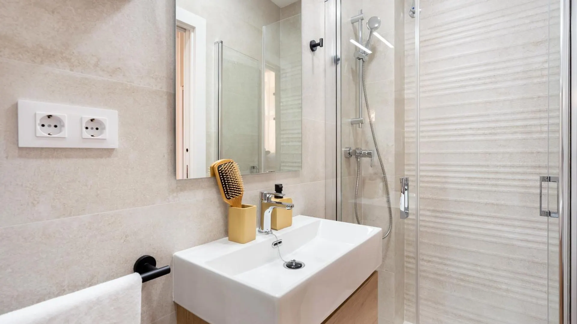 Lodging Apartments Almirall Beach 31 Barcelona Spanien